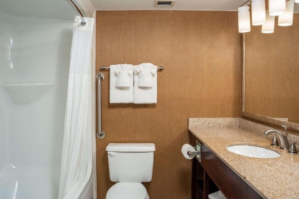 Clarion Pointe Harrisonburg image 27