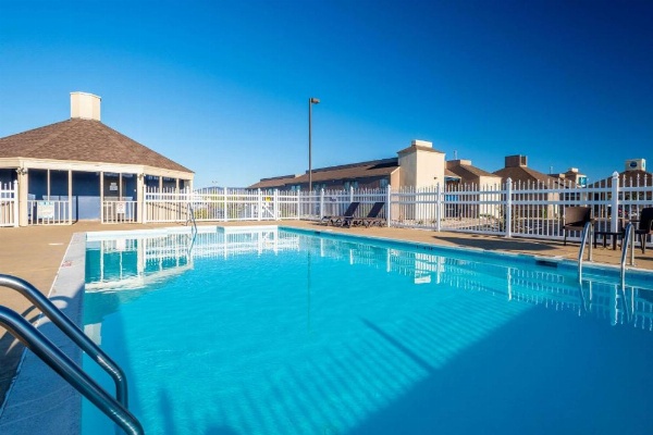 Clarion Pointe Harrisonburg image 29