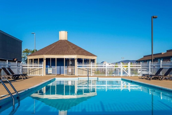 Clarion Pointe Harrisonburg image 30