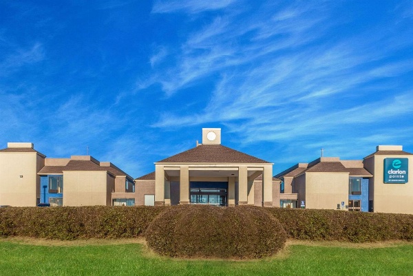 Clarion Pointe Harrisonburg image 6