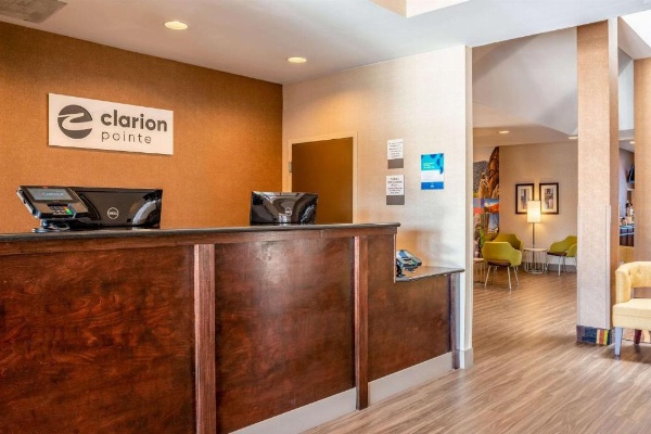 Clarion Pointe Harrisonburg image 9
